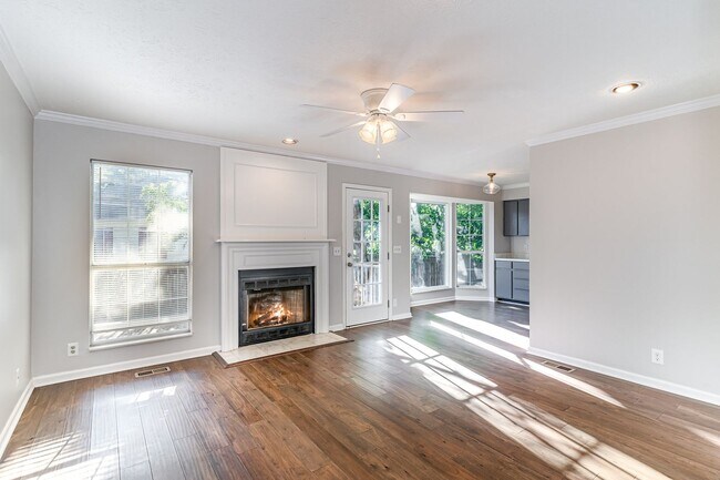 Building Photo - Beautifully maintained and move-in ready 3BR/2.5BA