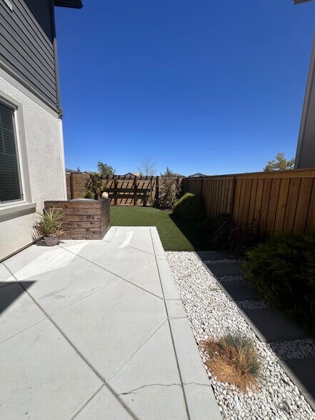 Building Photo - 2476 Laramie Cir