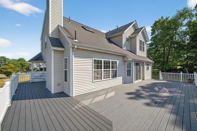 Building Photo - 5 Bridle Ct