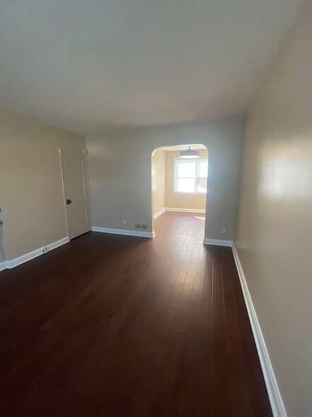 Building Photo - 551 Welbrook Rd