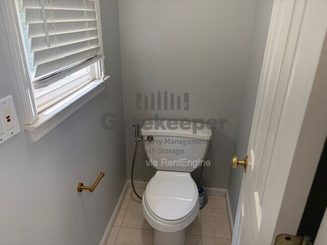 Building Photo - 245 Lockmeade Way