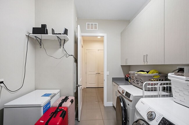 Building Photo - Single Story Pool Home In Reverence Guard Gated Community