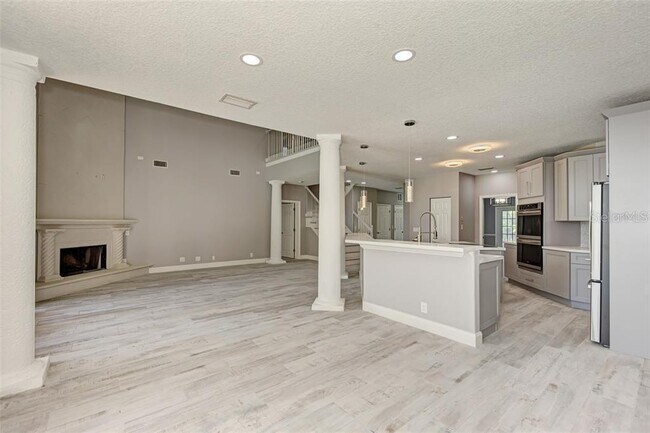 Building Photo - 1648 Bayshore Dr