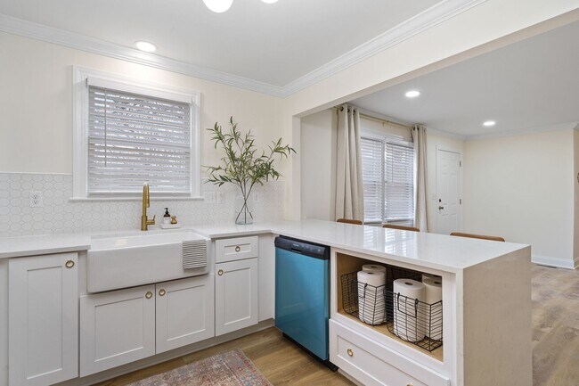 Building Photo - Downtown Greenville Market- Fully Renovate...