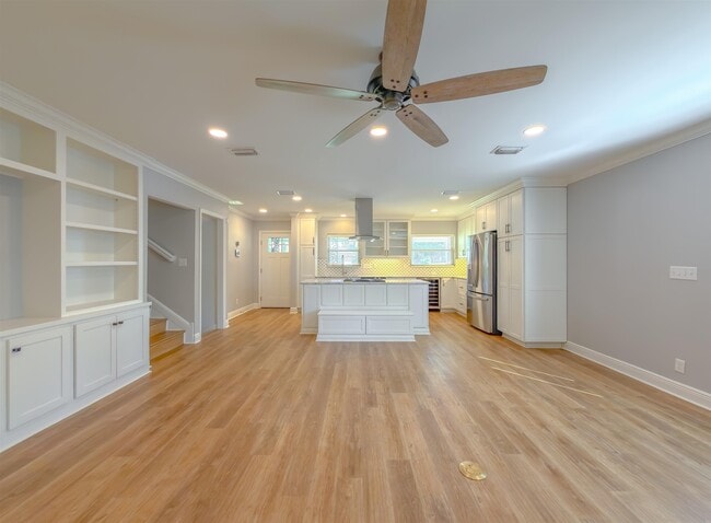 Building Photo - 810 Devon Dr