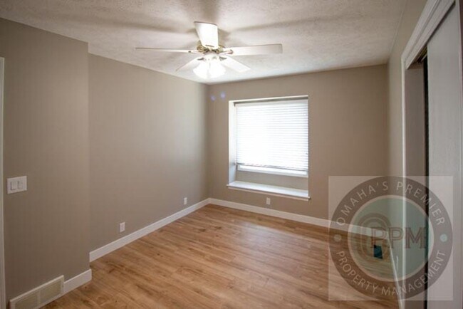 Building Photo - Fall Move in Special $800.00 off Deposit!!!  4 Bed Ranch House in Millard School District