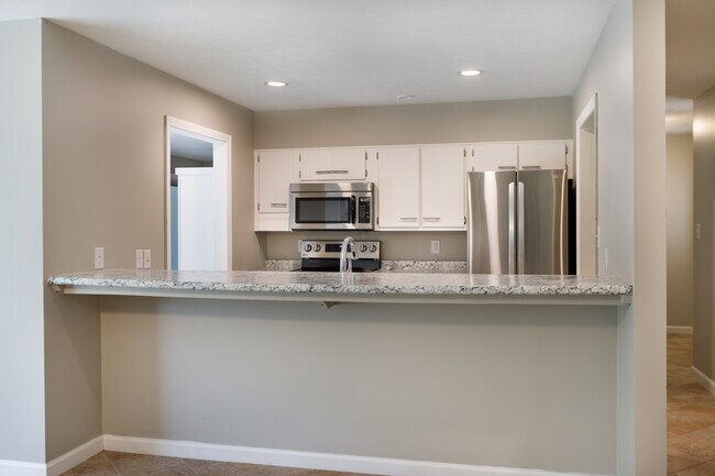 Building Photo - 606 Hilliard Dr