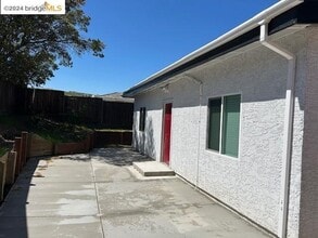 Building Photo - 133 Greenmeadow Cir