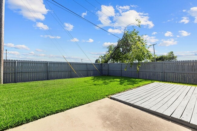 Building Photo - 7915 Redbrush