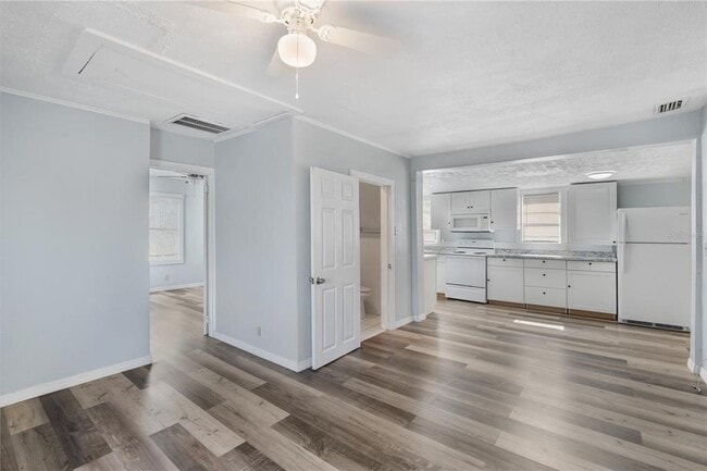 Building Photo - 2000 43rd St S