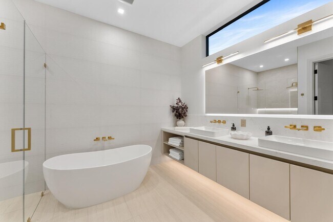 Building Photo - 220 S Swinton Ave