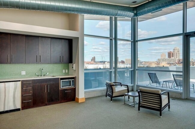 Building Photo - 345 N 6th Ave