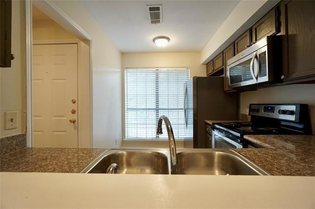 Building Photo - 9601 Forest Ln