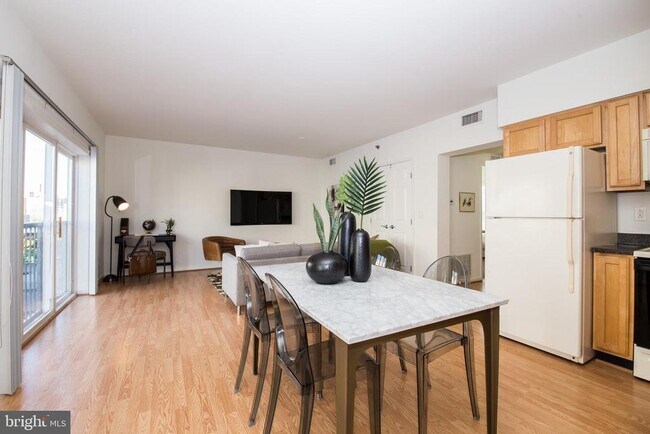 Building Photo - 1030 N 2nd St