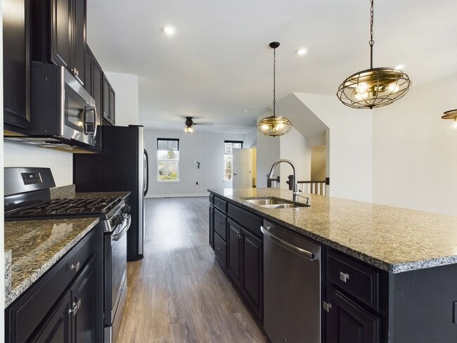 Building Photo - 537 Crofton Village Terrace