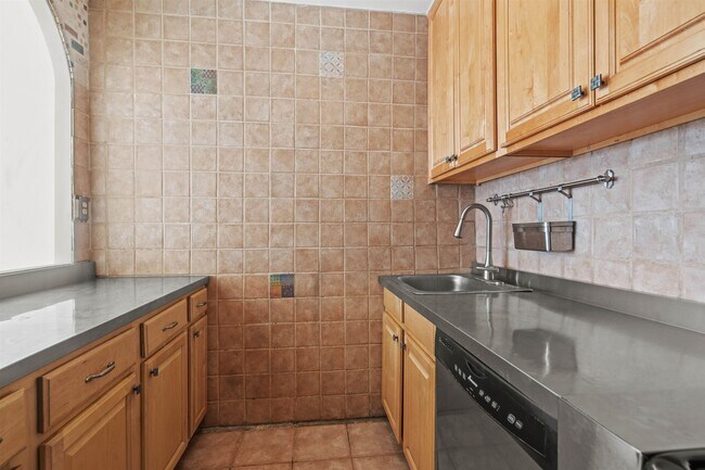 Building Photo - 7004 BLVD E