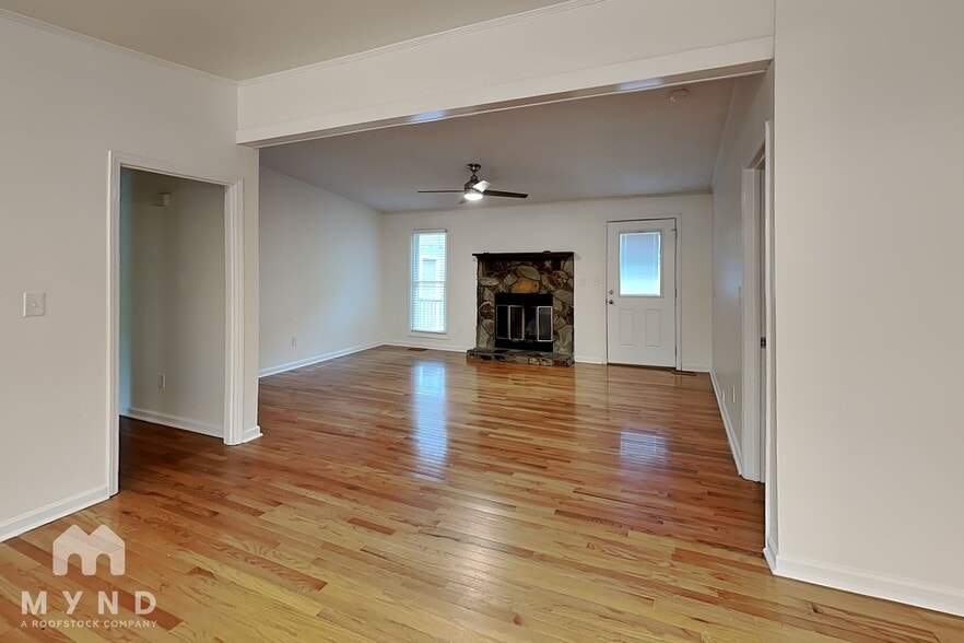 Building Photo - 7954 Tiburon Cir