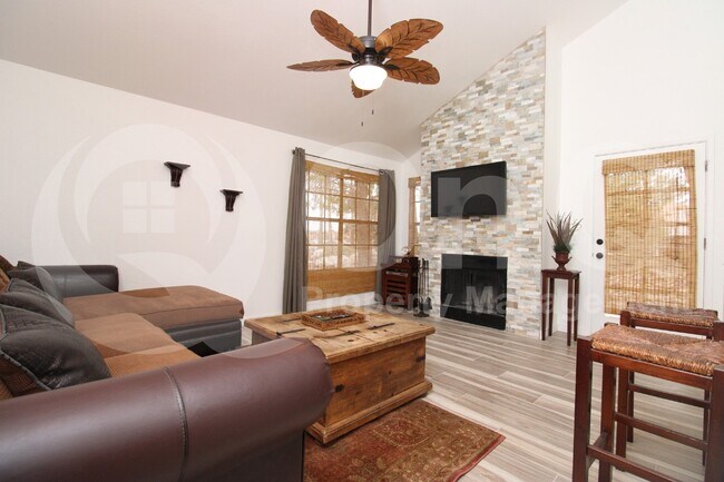 Building Photo - 3210 E Calle De La Punta
