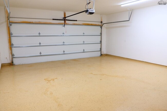 Building Photo - 20 Edwards Way