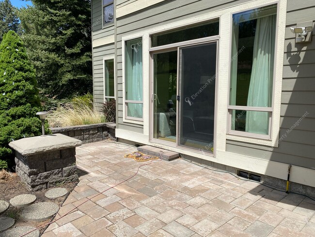 Building Photo - Stunning High-End Home on the 17th Hole at...