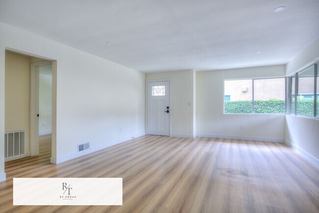 Building Photo - Fully Upgraded Spacious 3-Bedroom Unit in Prime Arcadia Location