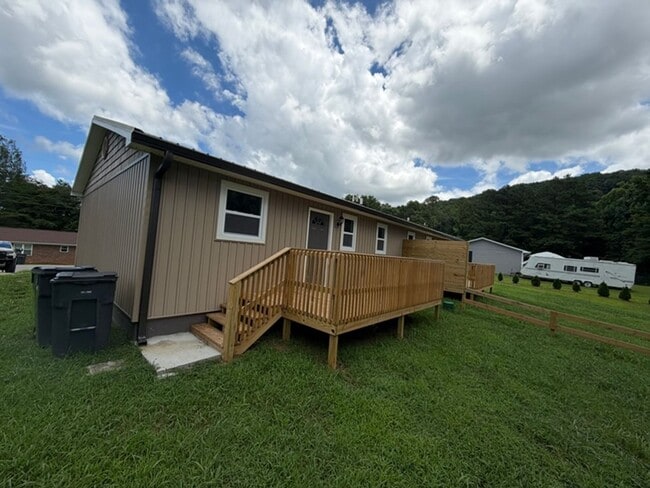 Building Photo - 2860-2864 Blue Ridge Dr