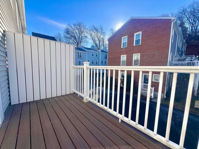 Building Photo - 426 Medford St