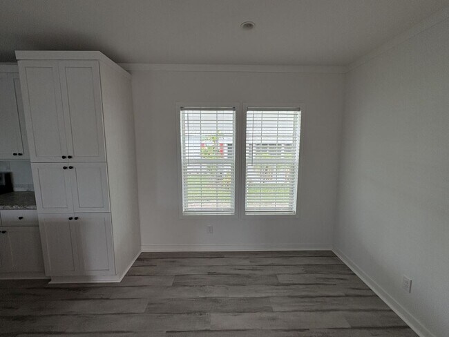 Building Photo - 3055 Lamplighter Dr