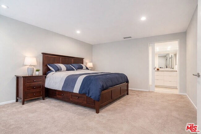 Building Photo - 17083 Palisades Cir