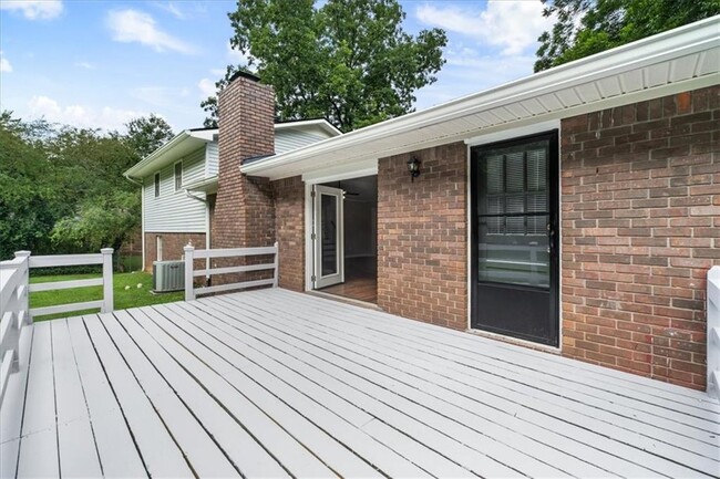 Building Photo - 5146 Bramblewood Dr