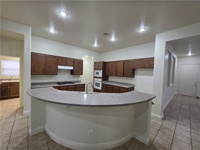 Building Photo - 8240 Aurora Peak Ave