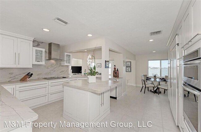 Building Photo - 7692 Cove Terrace
