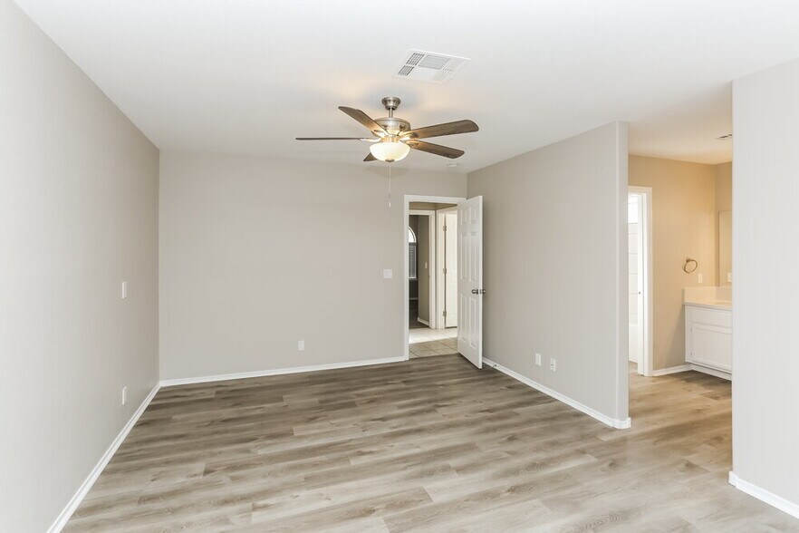 Building Photo - 6221 Tupac Ln