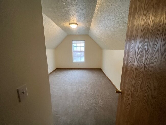 Building Photo - Beautiful 3-Bedroom Single Family Home in ...