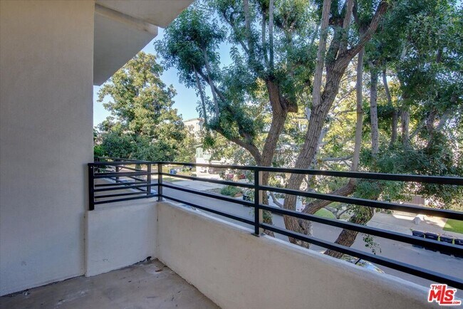 Building Photo - 1909 Pelham Ave