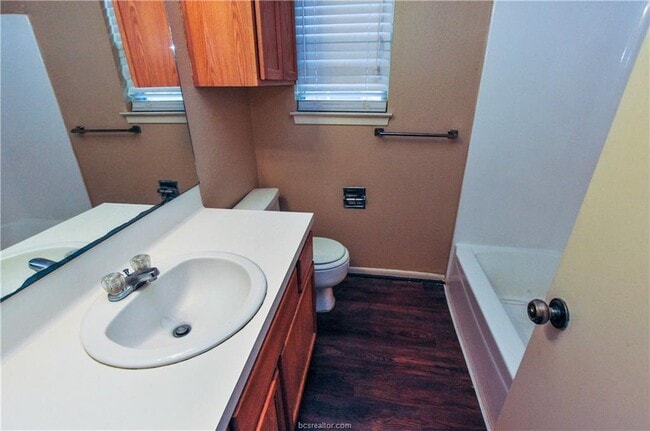 Building Photo - 1418 Hillside Dr