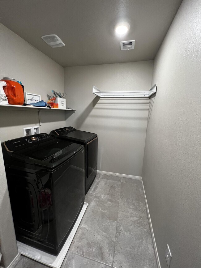 Building Photo - 5204 Sunstone Mesa Dr