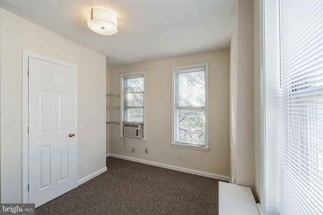 Building Photo - 100 Ripka St