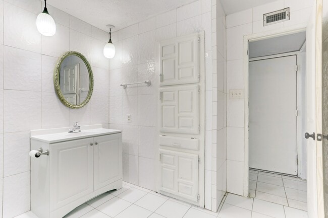 Building Photo - 15530 Camino Del Sol Dr