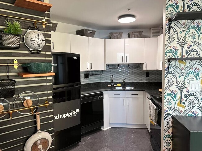 Building Photo - 300 Riverfront Dr