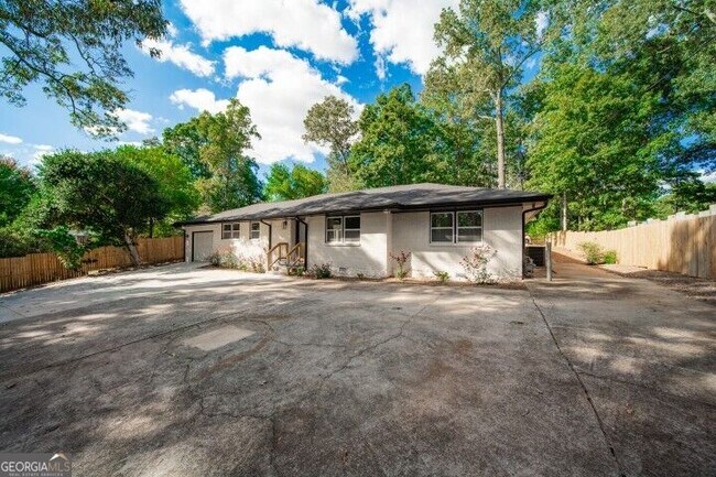Building Photo - 3154 N Druid Hills Rd