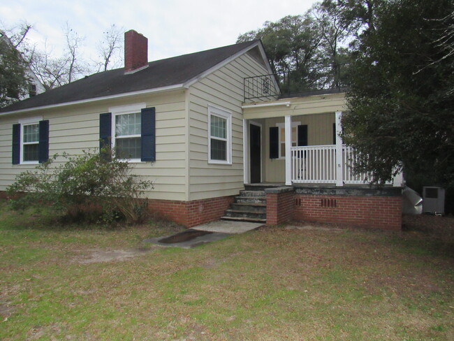 Front looking toward front door and porch - 1211 Charles Ave