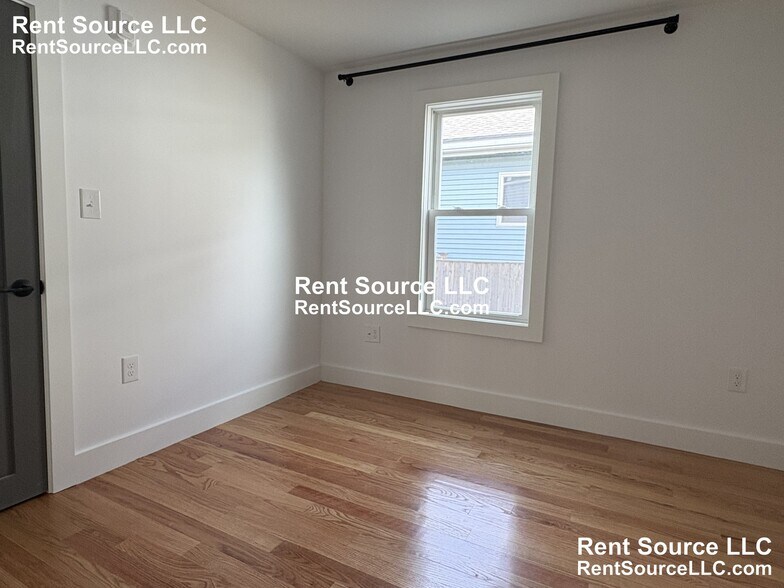 Building Photo - 52 Cotting St