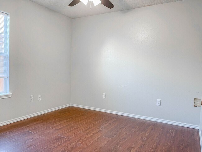 Building Photo - Beautiful Home Available 08/10!