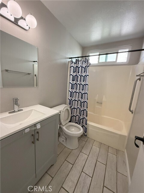 Building Photo - 23833 Country View Dr
