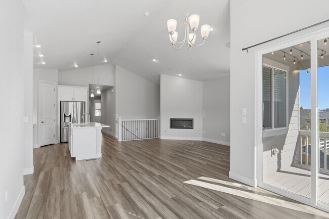 Building Photo - Castle Rock - Rancher 4 bed 3 bath in Crystal Valley!