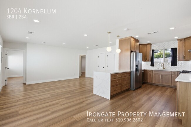 Building Photo - 1204 Kornblum-