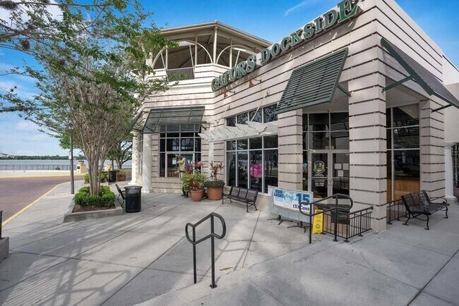 Building Photo - Stunning 3/2.5 Spacious Townhome with a 2 Car Garage Located in the Desirable Baldwin Park - Orla...