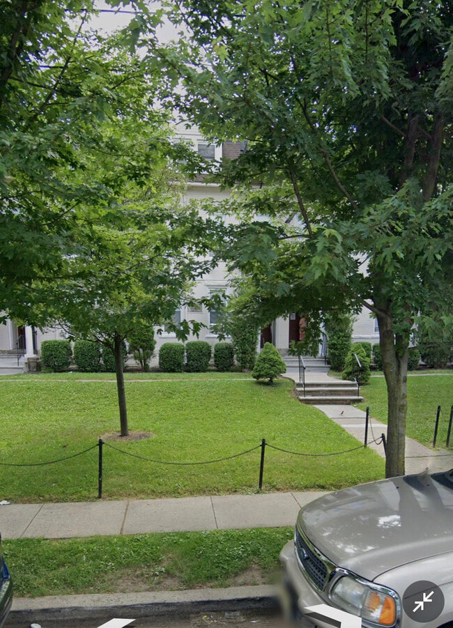 Primary Photo - 5-21 Grove St