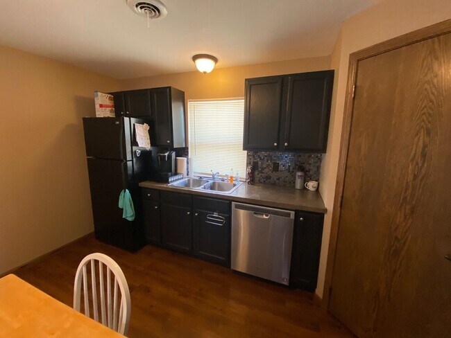 Building Photo - 818 Bluemont Ave